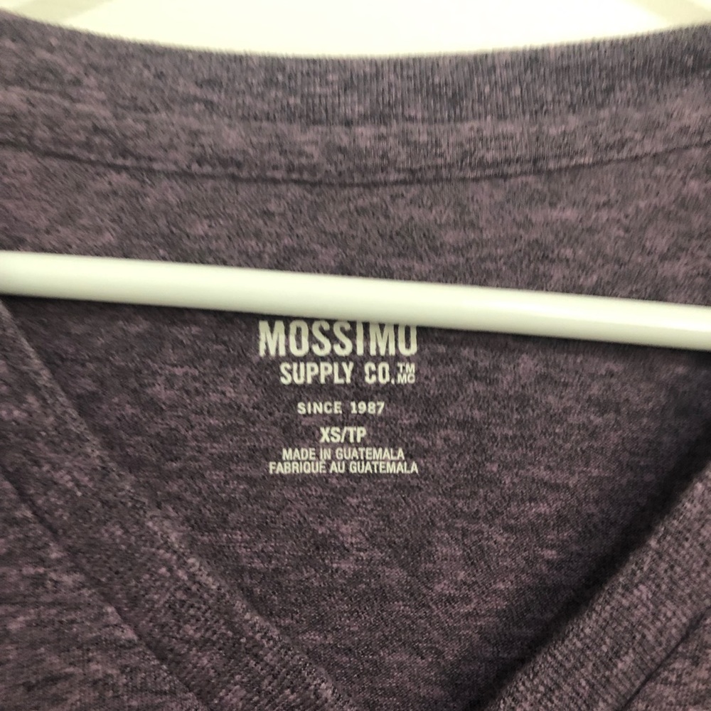 V neck - Picture 2 of 3